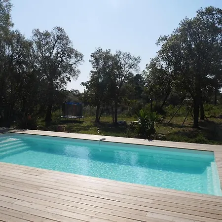 Avec Piscine A 700m De La *