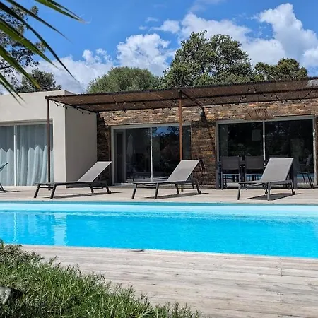 Avec Piscine A 700m De La *